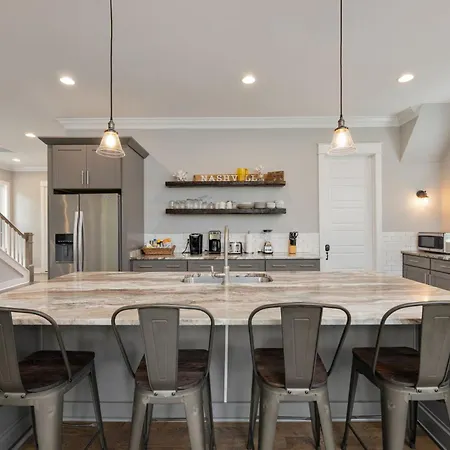 Holiday home 7 Minutes From Broadway, Entire Nashville