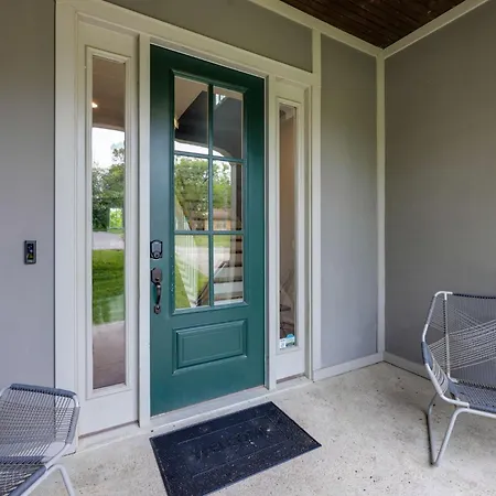Holiday home 7 Minutes From Broadway, Entire *