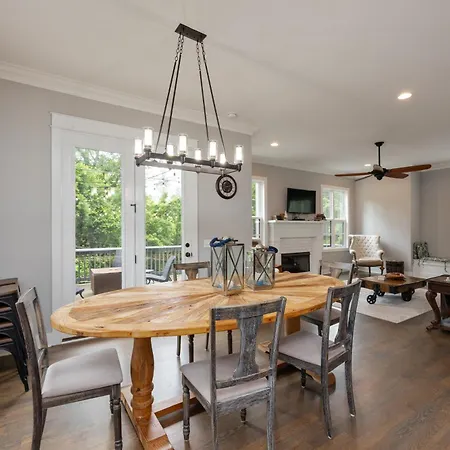 Holiday home 7 Minutes From Broadway, Entire Nashville