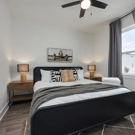 - 5621 Lenox Ave Unit 1-5 - Combo Holiday home