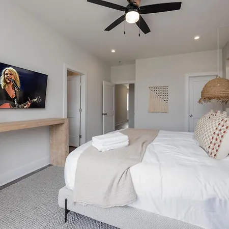 - 5621 Lenox Ave Unit 1-5 - Combo Holiday home *