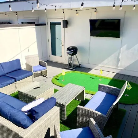 East Townhome 5min To Grand Ole Opry! Rooftop Deck, Grill, Tv And Golf Holiday home