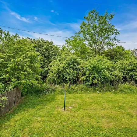East Nash 12 Mins To Broadway Sleeps 6 Villa