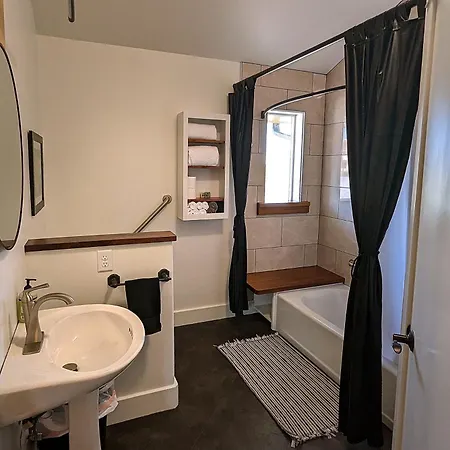 Westwood Shed In By Geodis Vanderbilt Belmont, 1 Accessible Nashville