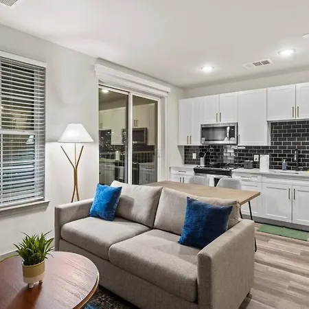 Luxury Apt, Min To Dt, Gym, Pool *