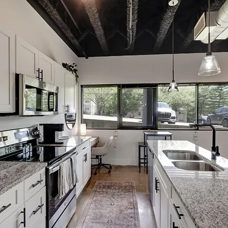 New With 2 Beds 7 Mins To Broadway *