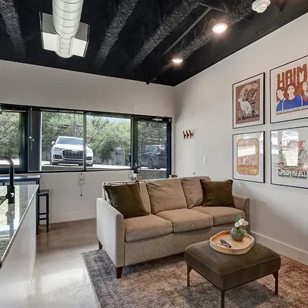 New With 2 Beds 7 Mins To Broadway Apartment