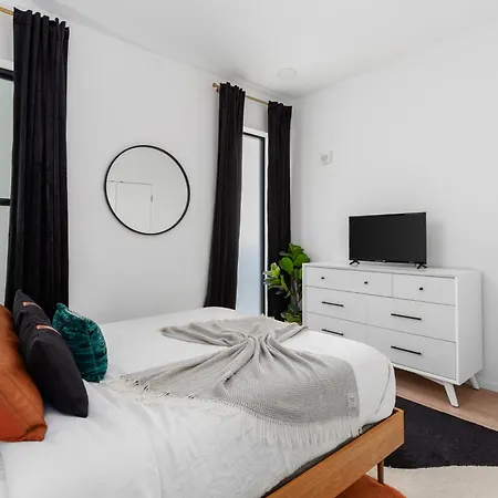 Holiday home River View High-end With Private Patio And Free Parking