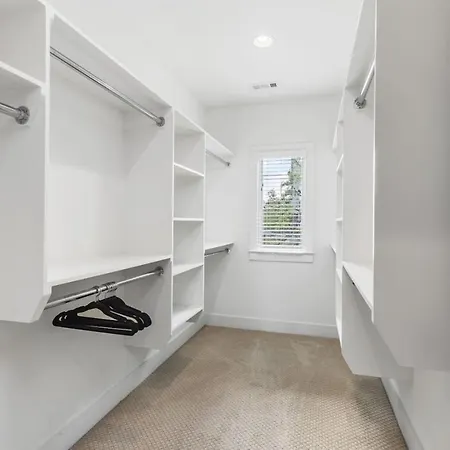 Walk To Belmont, 12 South With Private Patio And Garage Nashville