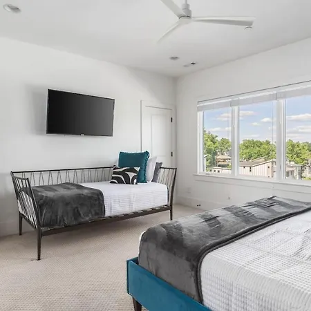Holiday home Walk To Belmont, 12 South With Private Patio And Garage Nashville