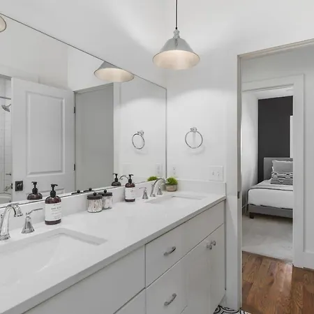 Holiday home Walk To Belmont, 12 South With Private Patio And Garage *