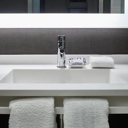 Ac Downtown 4*