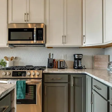 Holiday home - 970 B Youngs Ln #2