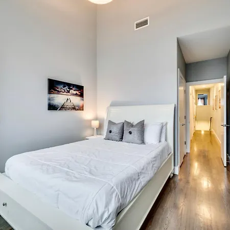 Modern - Mins To Broadway Holiday home