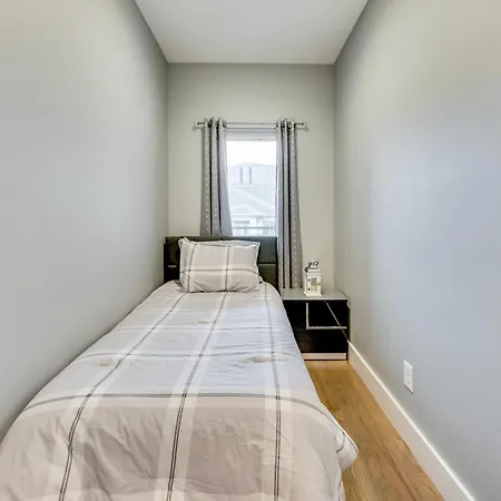 Holiday home Modern - Mins To Broadway