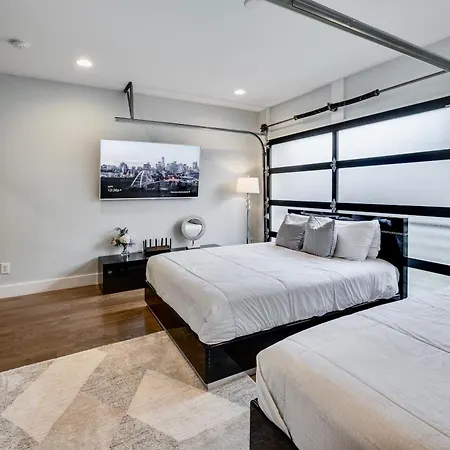 Modern - Mins To Broadway Holiday home Nashville