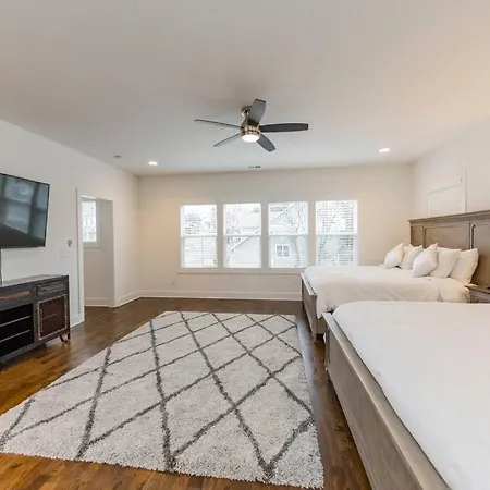 Holiday home New Luxury Big House Near Gulch 4 King 4 Queen 2 Twin Nashville