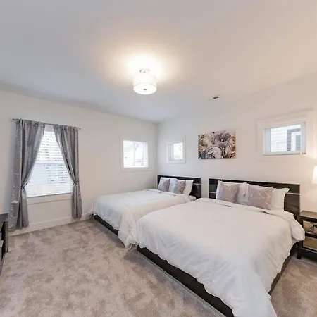 New Luxury Big House Near Gulch 4 King 4 Queen 2 Twin Holiday home