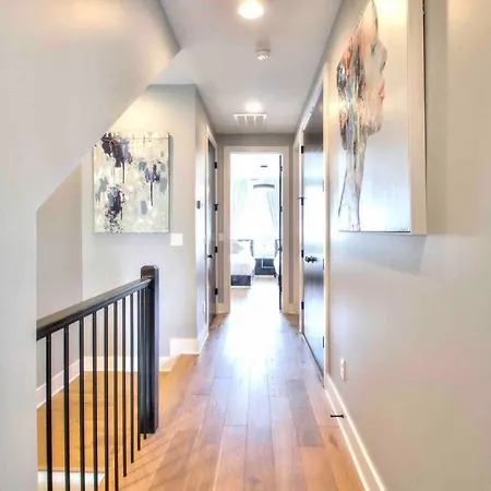 Luxurious Morden Loft Huge Rooftop & Skyline Views Holiday home *