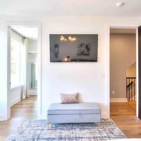 Luxurious Morden Loft Huge Rooftop & Skyline Views Holiday home