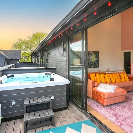 Hot Tub Views On Music Row *