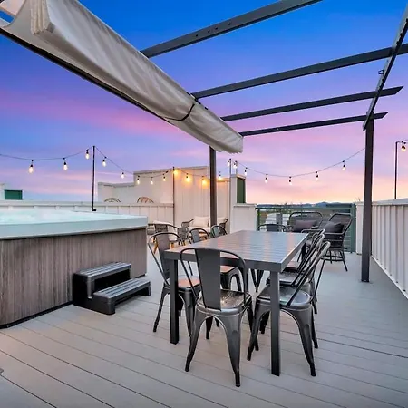 New Whiskey & Watches Rooftop Hottub Game Rm 9beds Hotel