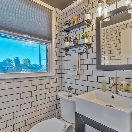 Holiday home E Nash Sf 5mi From Broadway Chef's Kitchen