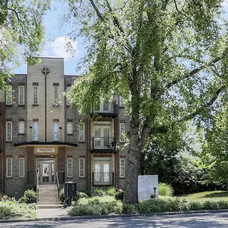 Spacious 3-story West End | Free Garage Parking For 2 | Walk To Vanderbilt & Music Row Nashville