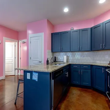 Apartment Spacious 3-story West End | Free Garage Parking For 2 | Walk To Vanderbilt & Music Row Nashville