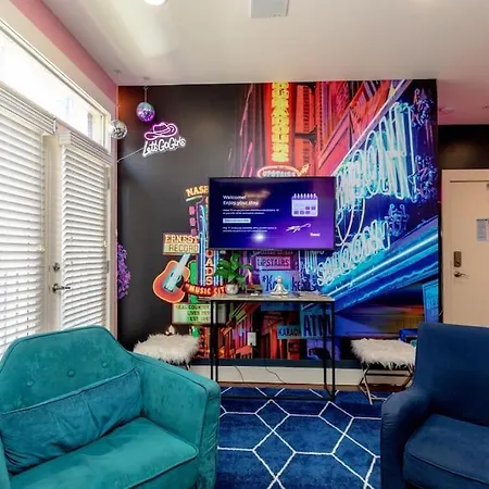 Spacious 3-story West End | Free Garage Parking For 2 | Walk To Vanderbilt & Music Row * Nashville