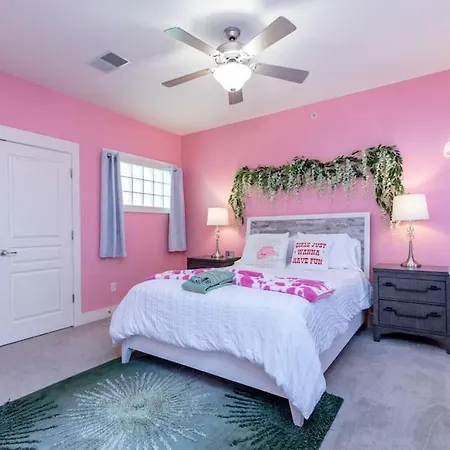 Apartment Spacious 3-story West End | Free Garage Parking For 2 | Walk To Vanderbilt & Music Row *