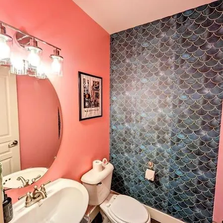 Spacious 3-story West End | Free Garage Parking For 2 | Walk To Vanderbilt & Music Row * Nashville