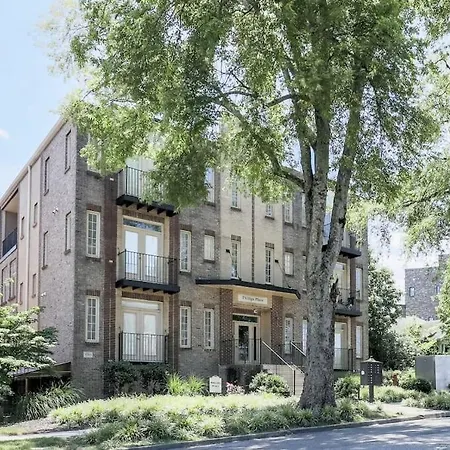 Apartment Spacious 3-story West End | Free Garage Parking For 2 | Walk To Vanderbilt & Music Row