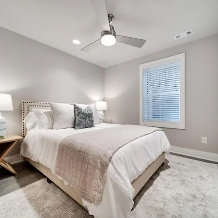 Holiday home Sojourners Haven - 2 Mi To Downtown & Broadway *