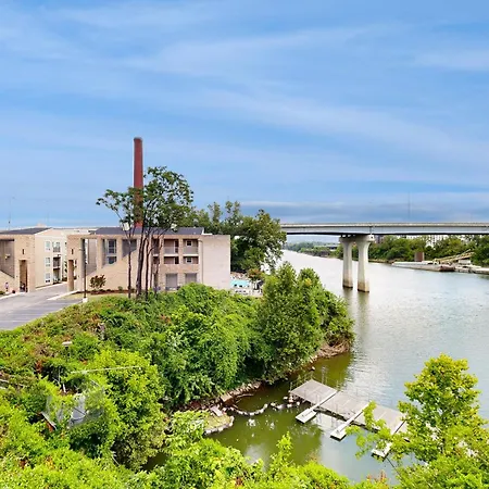 Apartment Rollin' On The River