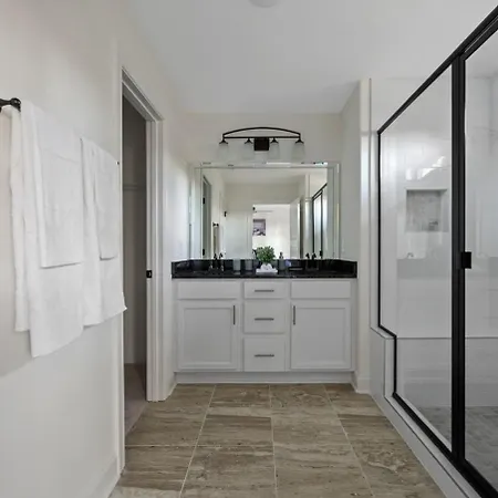 1 King 2 Queens Garage Yard Washer & Dryer Nashville