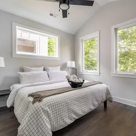 Gated W Balcony - 10 Min To Dt - Parking Spots * Nashville