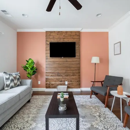 Holiday home 1 King 3 Queens Ground Washer & Dryer