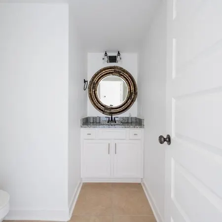 1 King 3 Queens Ground Washer & Dryer *