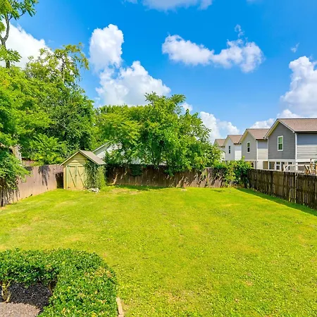 Convenient Hub With Yard, 3 Mi To Downtown Holiday home