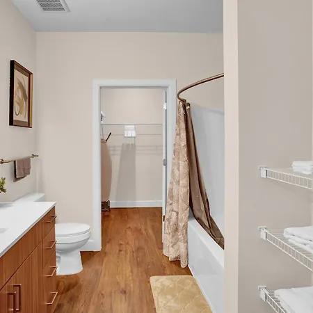 Apartment Spacious With Great Amenities Free Garage Parking Nashville