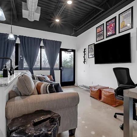 New Sleeps 4 - 7 Mins To Dwtn * Nashville
