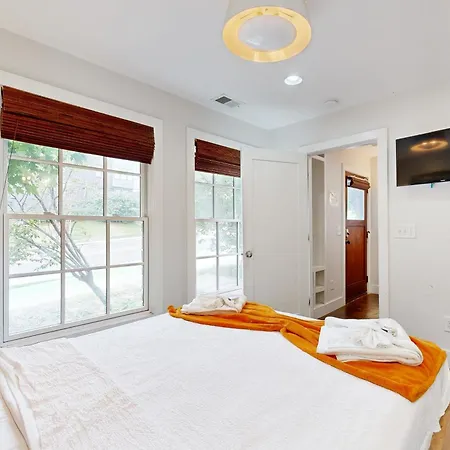 Brick Manor Unit A Holiday home *