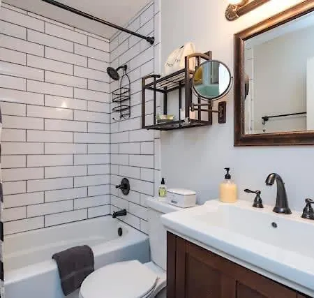 3 Bedroom Only 3 Miles From Downtown *