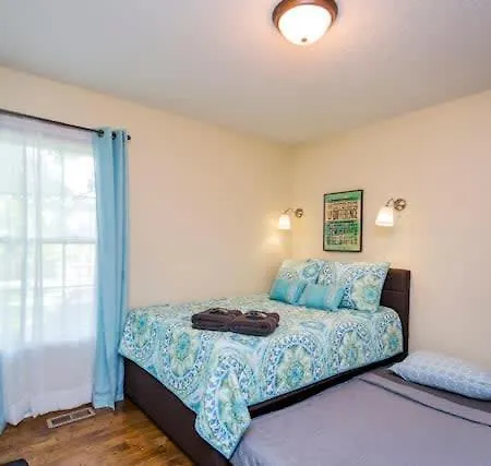 3 Bedroom Only 3 Miles From Downtown Holiday home Nashville