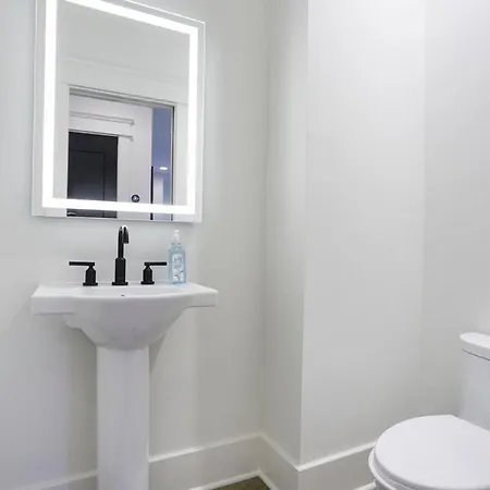Upscale Walk To Hillsboro Village Or Belmont *