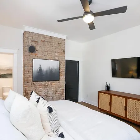 Upscale Location Stunning House Walk To Belmont