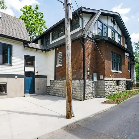 Upscale Location Stunning House Walk To Belmont Holiday home *