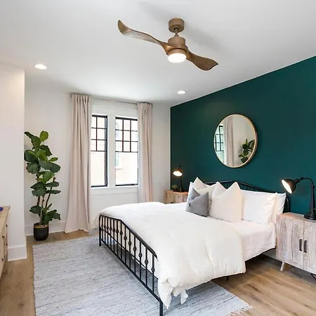 Upscale Walk To Hillsboro Village Or Belmont Holiday home