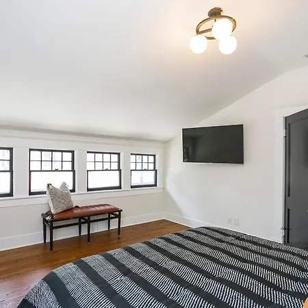 Holiday home Upscale Location Stunning House Walk To Belmont *